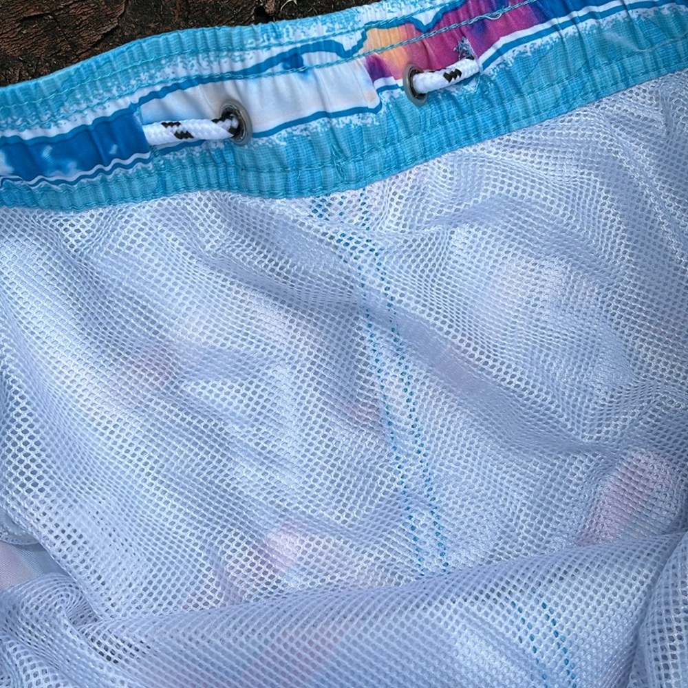 Maui and Sons NWT Blue and Pink Zigzag pool Shorts size Large - Picture 6 of 6